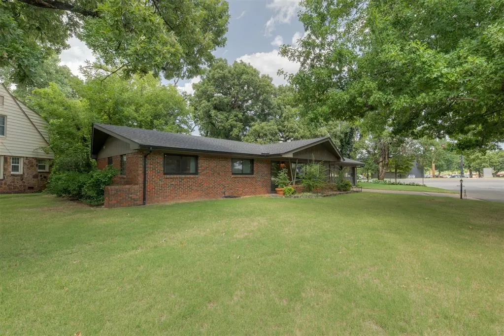 Photo 3 — 1101 Woodlawn Place, Oklahoma City, OK 73118