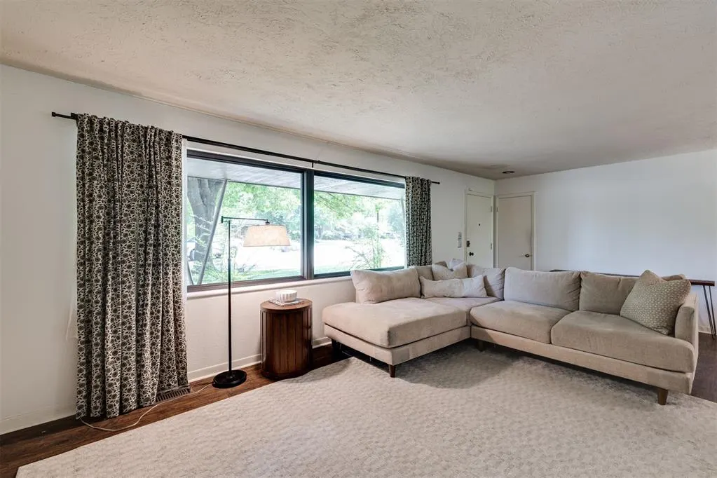 Photo 9 — 1101 Woodlawn Place, Oklahoma City, OK 73118