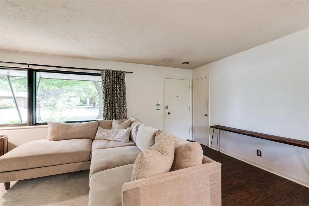 Photo 12 — 1101 Woodlawn Place, Oklahoma City, OK 73118