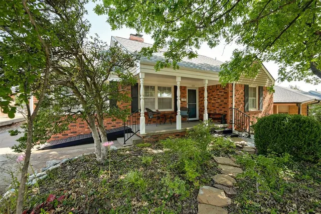 Photo 2 — 439 NW 44th Street, Oklahoma City, OK 73118