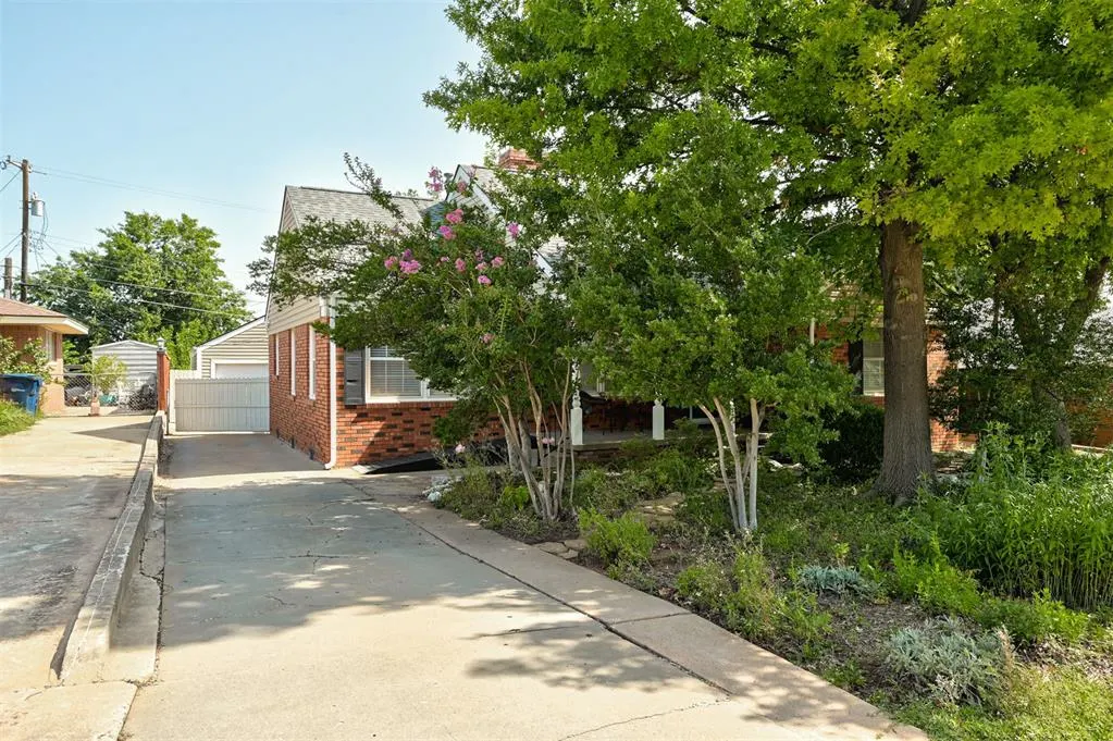 Photo 3 — 439 NW 44th Street, Oklahoma City, OK 73118
