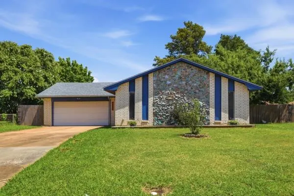 Front exterior — 4308 Suntane Circle, Oklahoma City, OK 73115