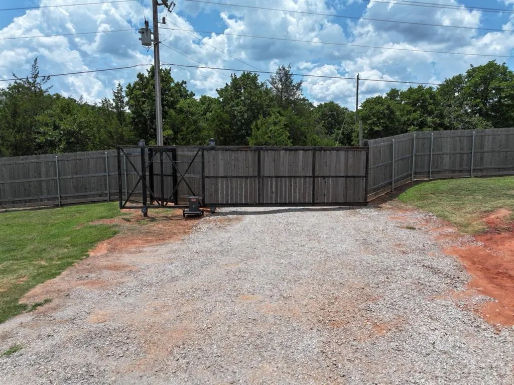 Photo 29 — 18850 E Simmons Road, Luther, OK 73054