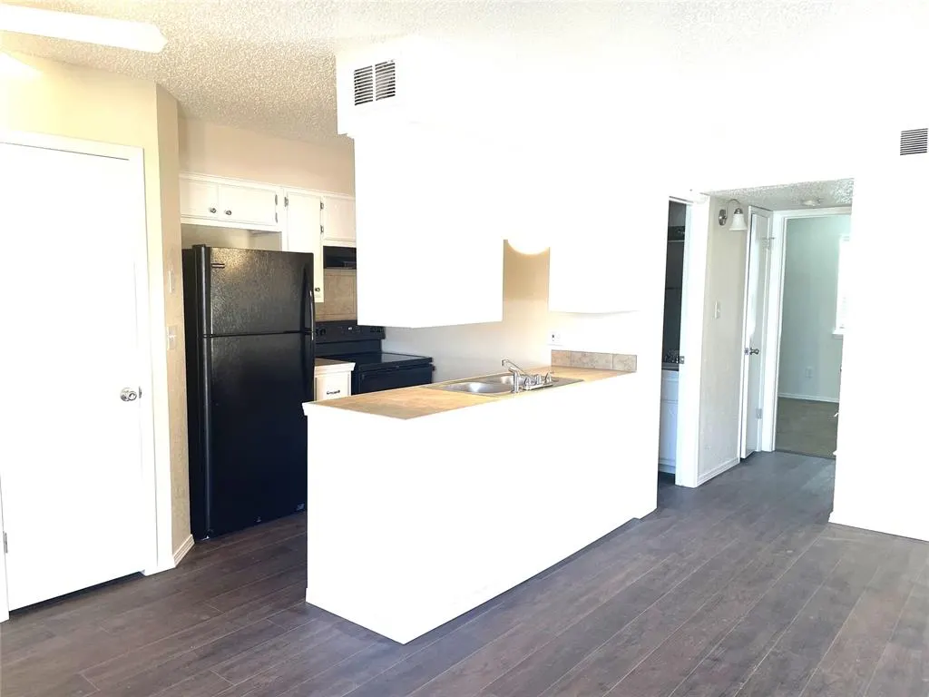 Photo 6 — 1407 Glen Oaks Court 2, Norman, OK 73071