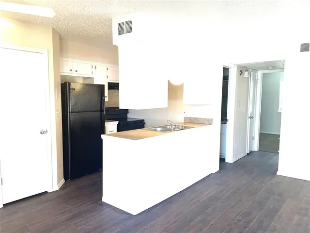 Photo 6 — 1407 Glen Oaks Court 2, Norman, OK 73071