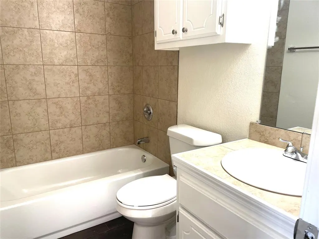 Photo 8 — 1407 Glen Oaks Court 2, Norman, OK 73071
