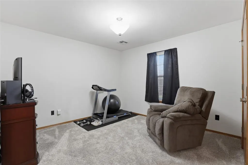 Photo 33 — 10636 NW 40th Street, Yukon, OK 73099