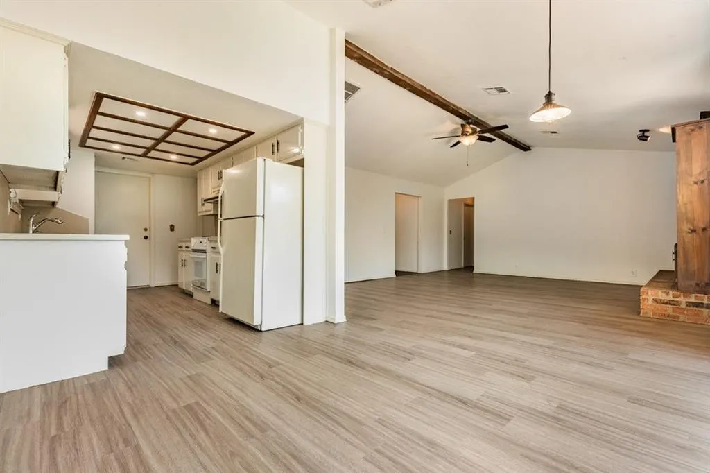 Photo 5 — 1006 W Neptune Road, Edmond, OK 73003