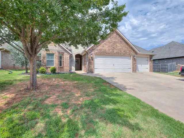 Photo 2 — 2409 Santa Monica Drive, Edmond, OK 73034