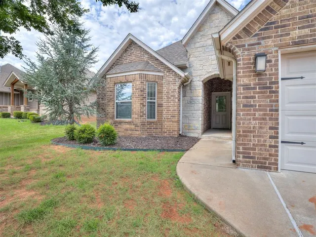 Photo 4 — 2409 Santa Monica Drive, Edmond, OK 73034