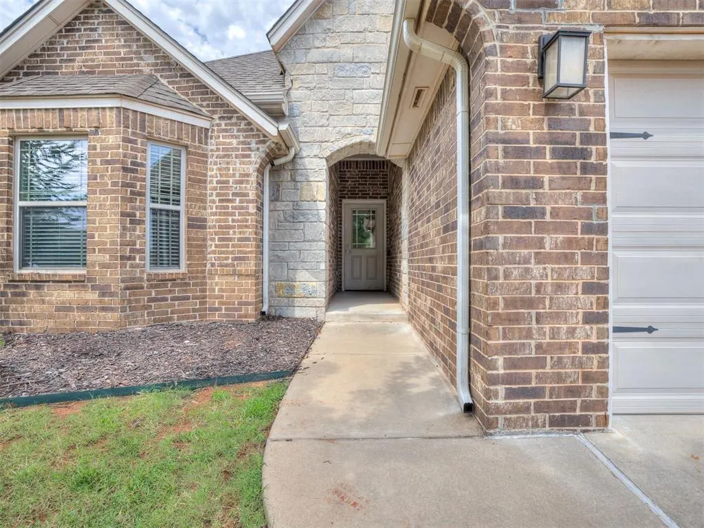 Photo 5 — 2409 Santa Monica Drive, Edmond, OK 73034