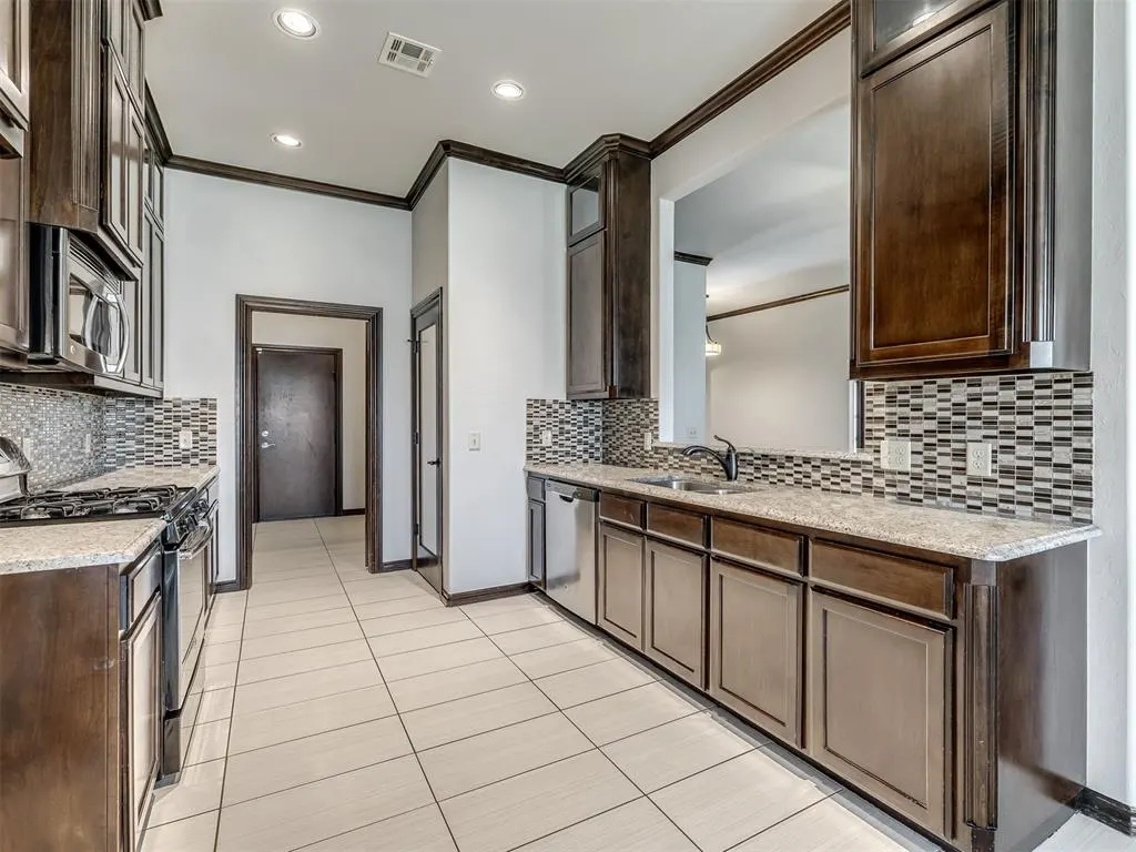 Photo 13 — 2409 Santa Monica Drive, Edmond, OK 73034