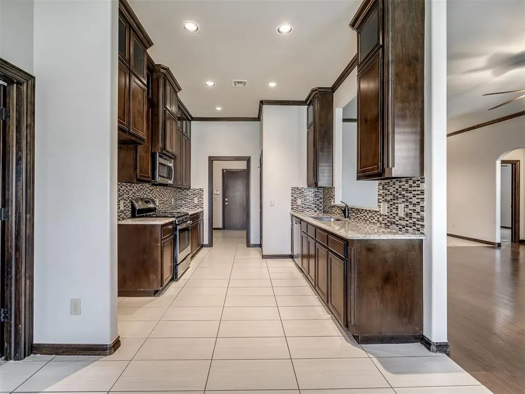 Photo 14 — 2409 Santa Monica Drive, Edmond, OK 73034