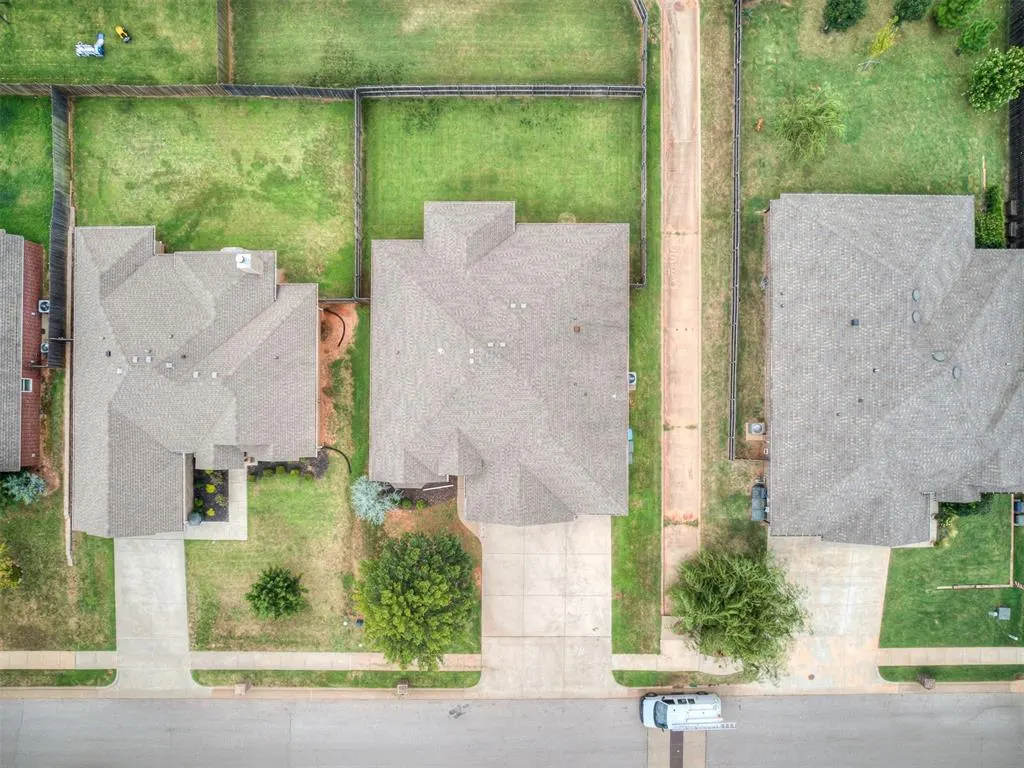 Photo 37 — 2409 Santa Monica Drive, Edmond, OK 73034