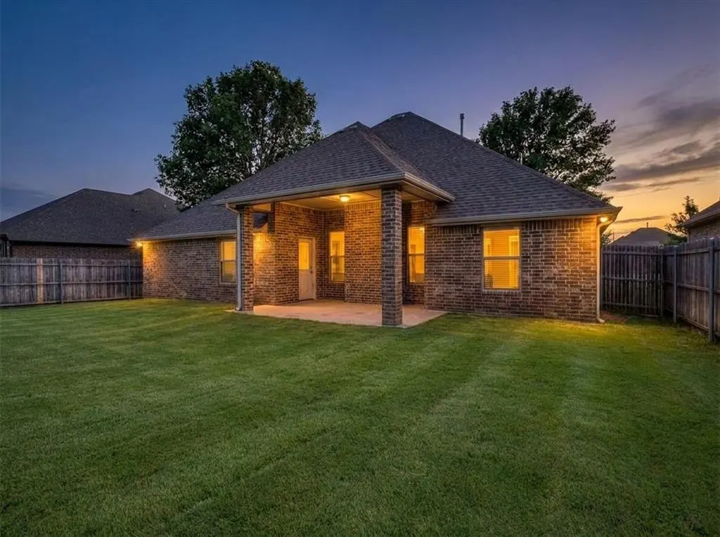 Photo 2 — 2409 Santa Monica Drive, Edmond, OK 73034