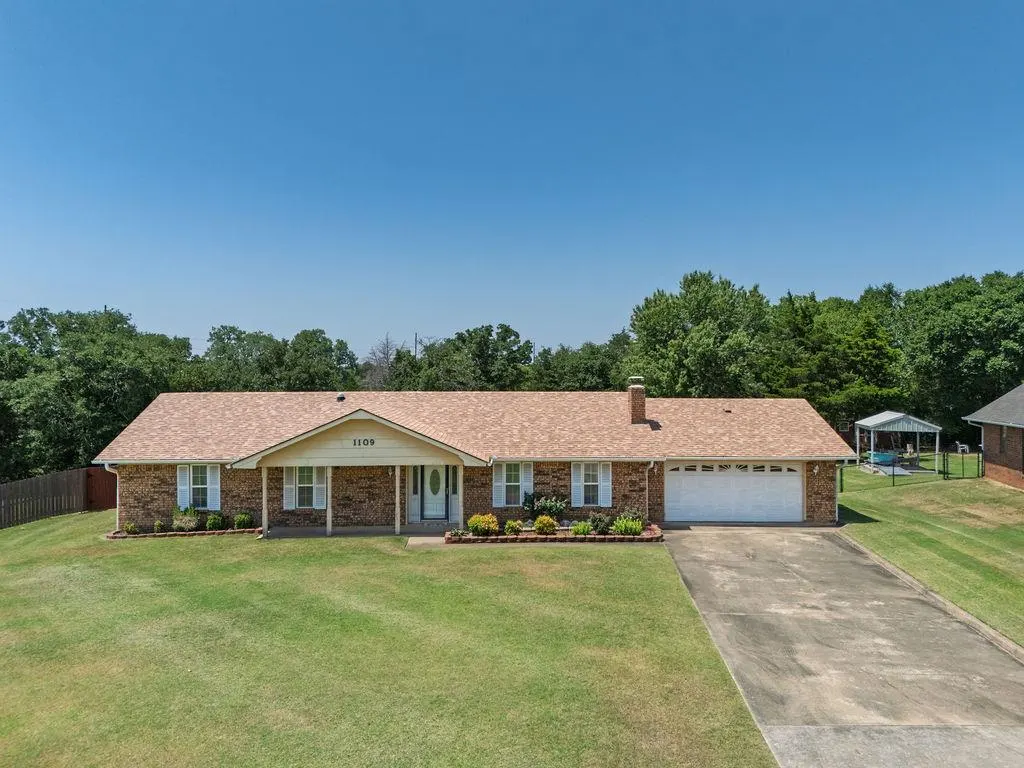 Front exterior — 1109 W Washington Circle, Tecumseh, OK 74873
