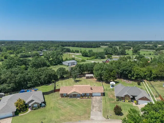 Photo 3 — 1109 W Washington Circle, Tecumseh, OK 74873