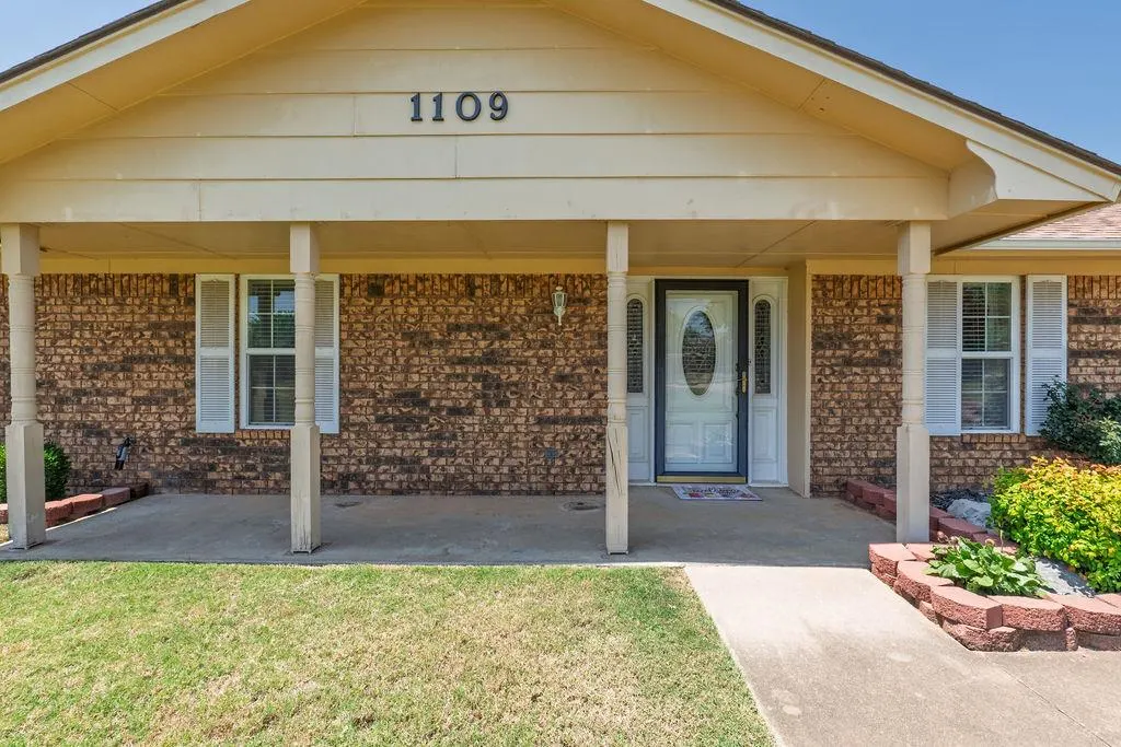 Photo 6 — 1109 W Washington Circle, Tecumseh, OK 74873