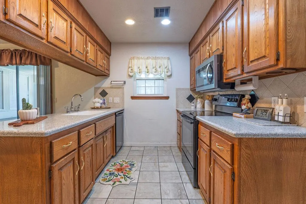 Photo 18 — 1109 W Washington Circle, Tecumseh, OK 74873