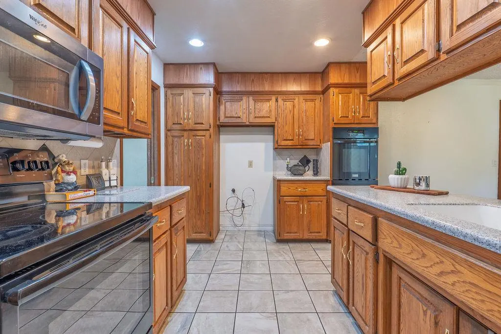 Photo 21 — 1109 W Washington Circle, Tecumseh, OK 74873