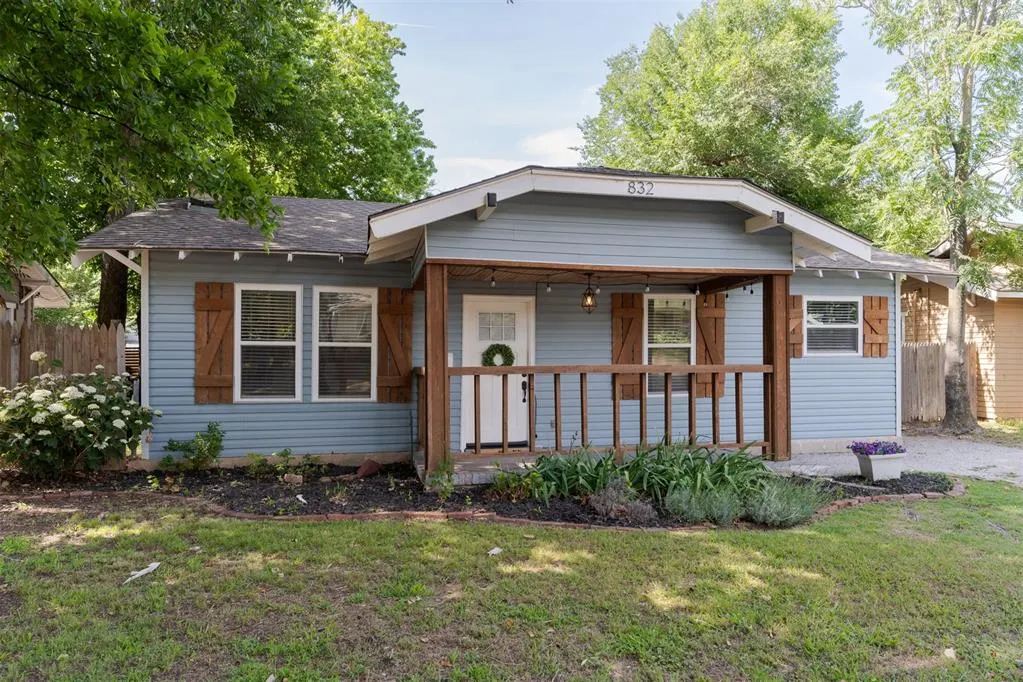Photo 2 — 832 NW 35th Street, Oklahoma City, OK 73118
