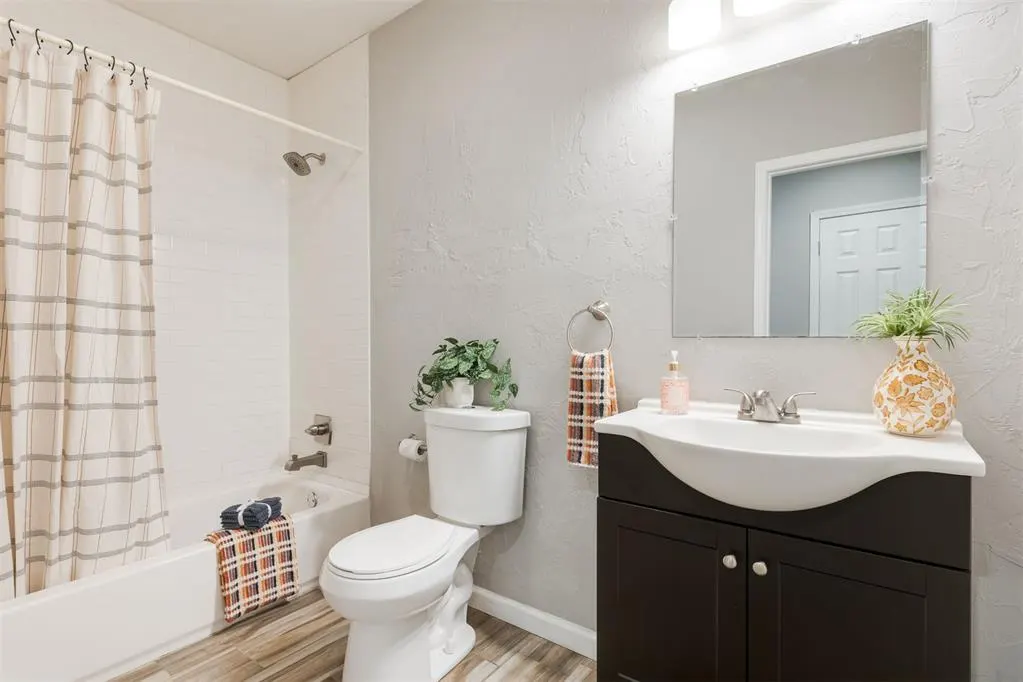 Photo 36 — 832 NW 35th Street, Oklahoma City, OK 73118