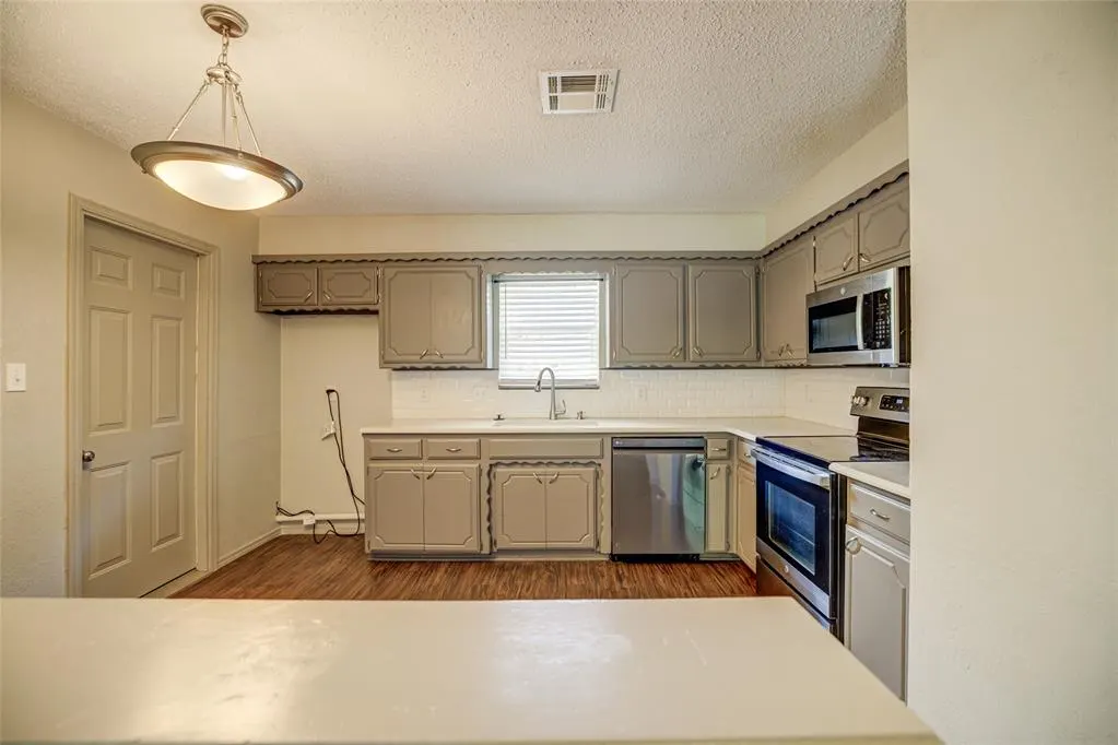 Photo 9 — 1517 Willowcliff Court, Norman, OK 73071