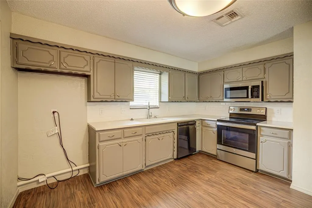 Photo 10 — 1517 Willowcliff Court, Norman, OK 73071