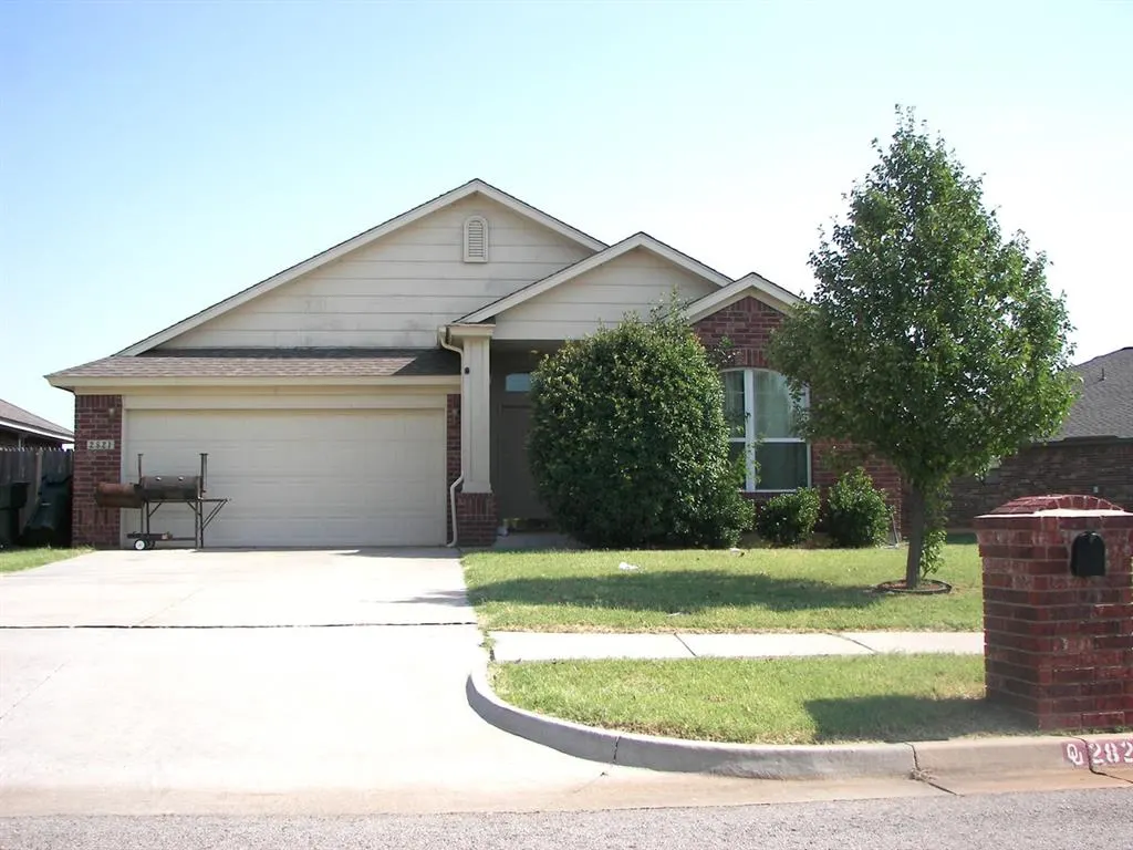 Front exterior — 2821 East Lake Drive, Norman, OK 73071