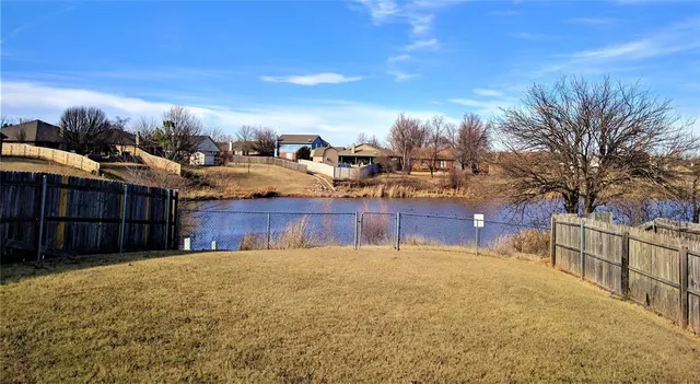 Photo 2 — 2821 East Lake Drive, Norman, OK 73071
