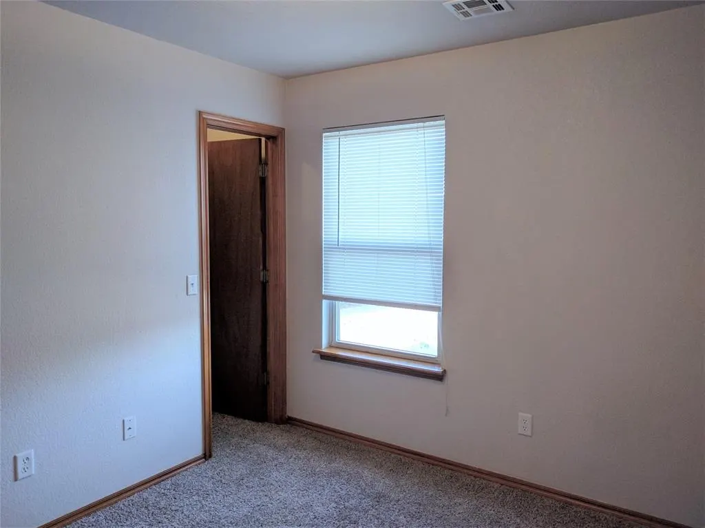 Photo 4 — 2821 East Lake Drive, Norman, OK 73071