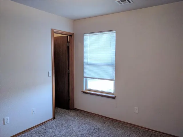 Photo 4 — 2821 East Lake Drive, Norman, OK 73071
