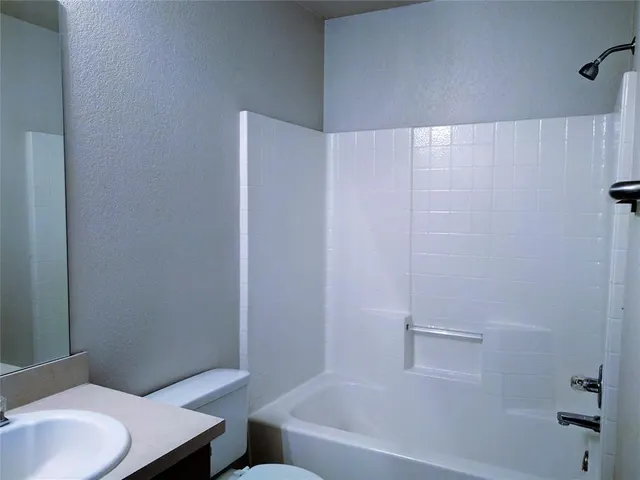 Photo 6 — 2821 East Lake Drive, Norman, OK 73071