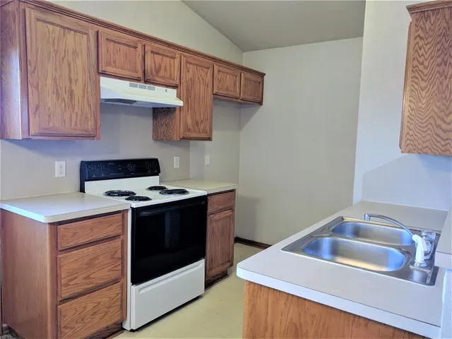 Photo 7 — 2821 East Lake Drive, Norman, OK 73071
