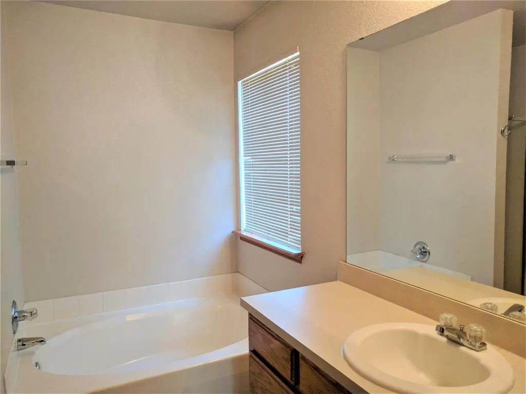 Photo 11 — 2821 East Lake Drive, Norman, OK 73071
