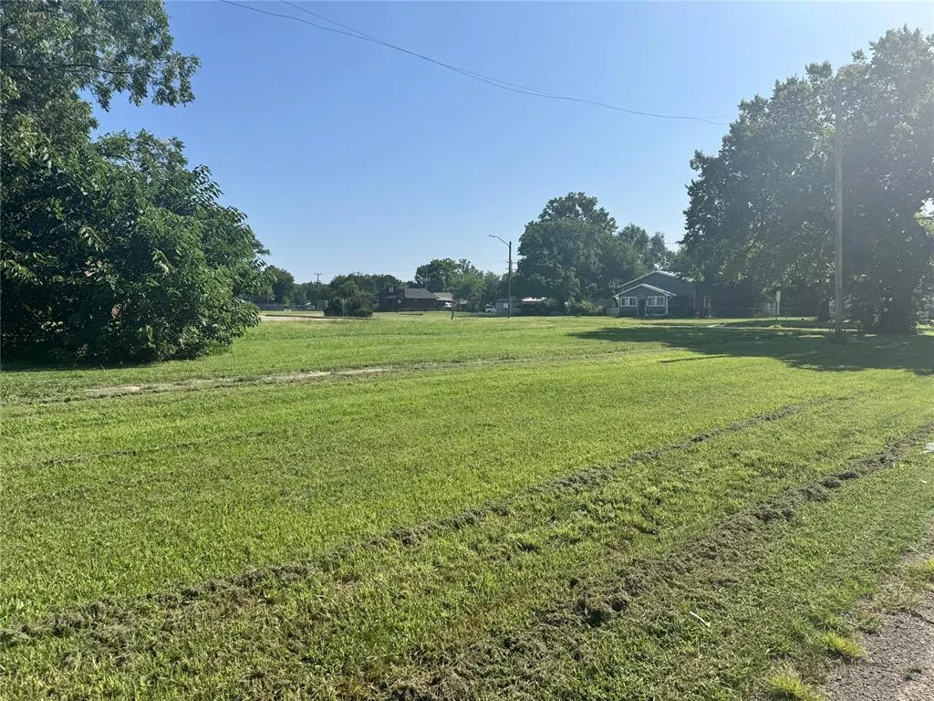 Front exterior — 307 N Broadway, Davenport, OK 74026