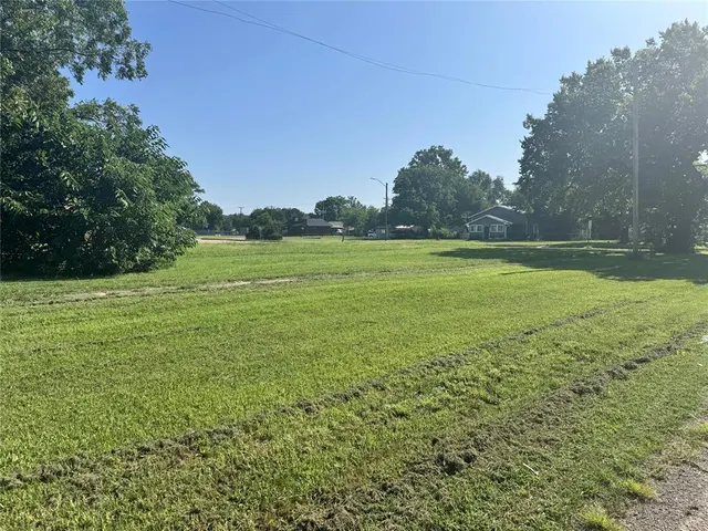 Front exterior — 307 N Broadway, Davenport, OK 74026