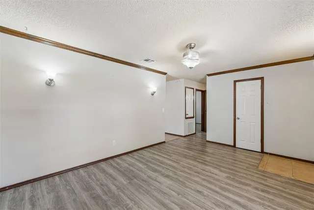 Photo 4 — 3401 E Noble Drive, Edmond, OK 73034