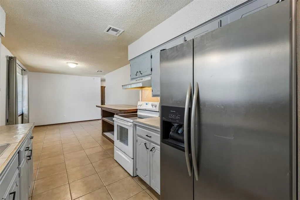 Photo 12 — 3401 E Noble Drive, Edmond, OK 73034