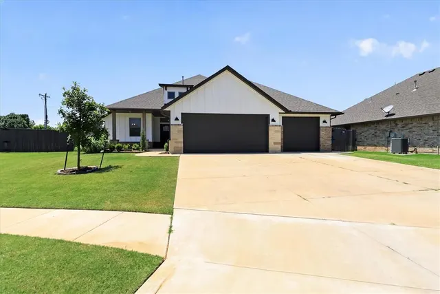 Photo 2 — 1005 Pacific Avenue, Newcastle, OK 73065