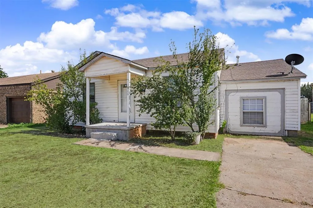 Photo 2 — 1016 E Liveoak Street, Altus, OK 73521