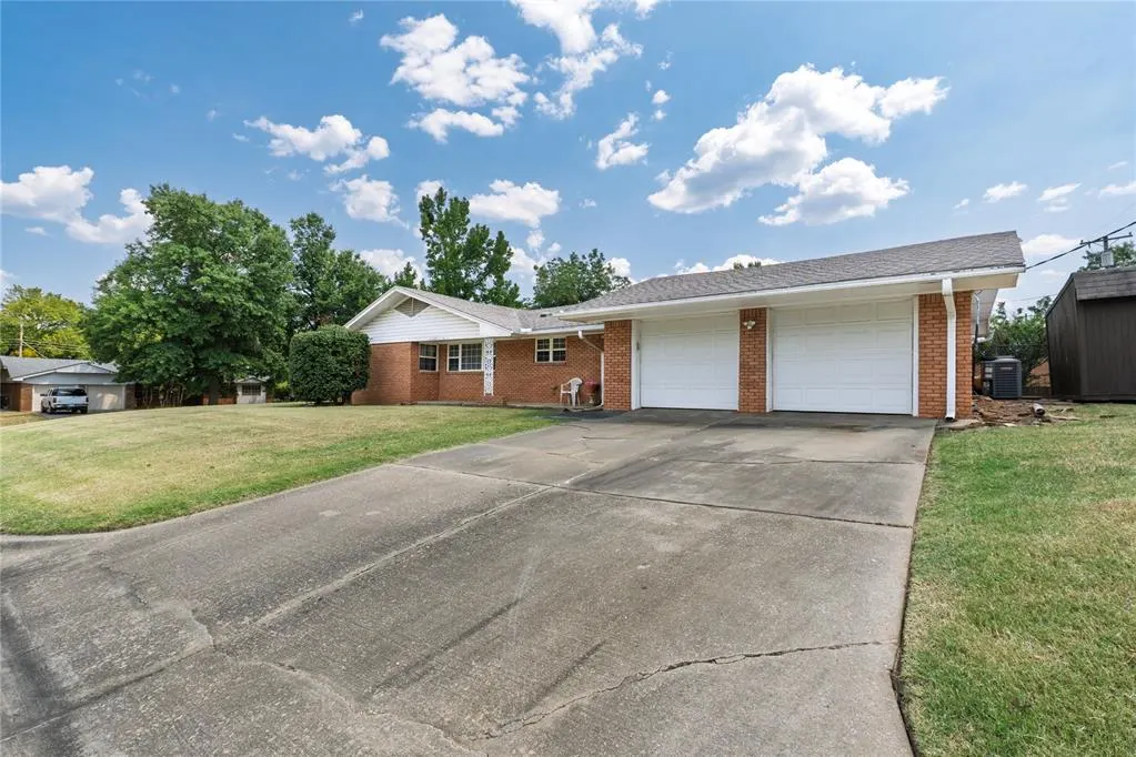 Photo 3 — 1848 N Pennsylvania Avenue, Shawnee, OK 74804