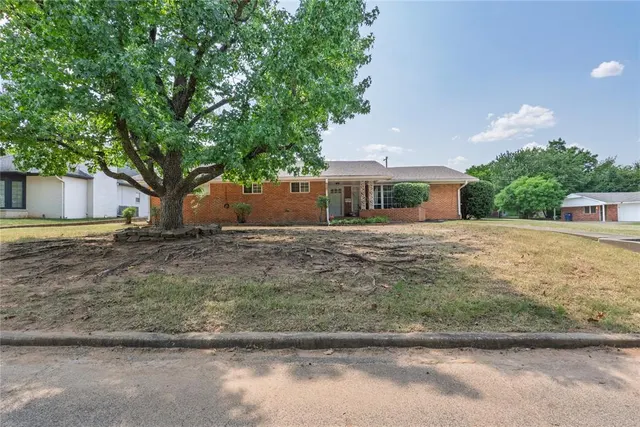 Photo 7 — 1848 N Pennsylvania Avenue, Shawnee, OK 74804