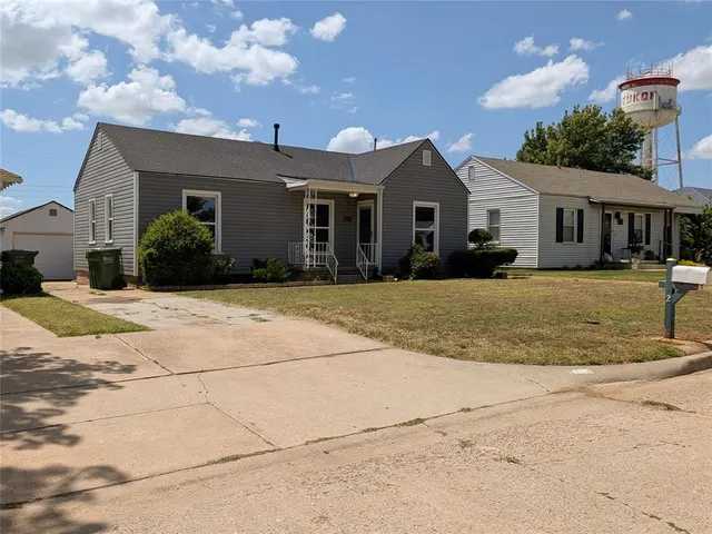 Photo 4 — 422 S 9th Street, Yukon, OK 73099