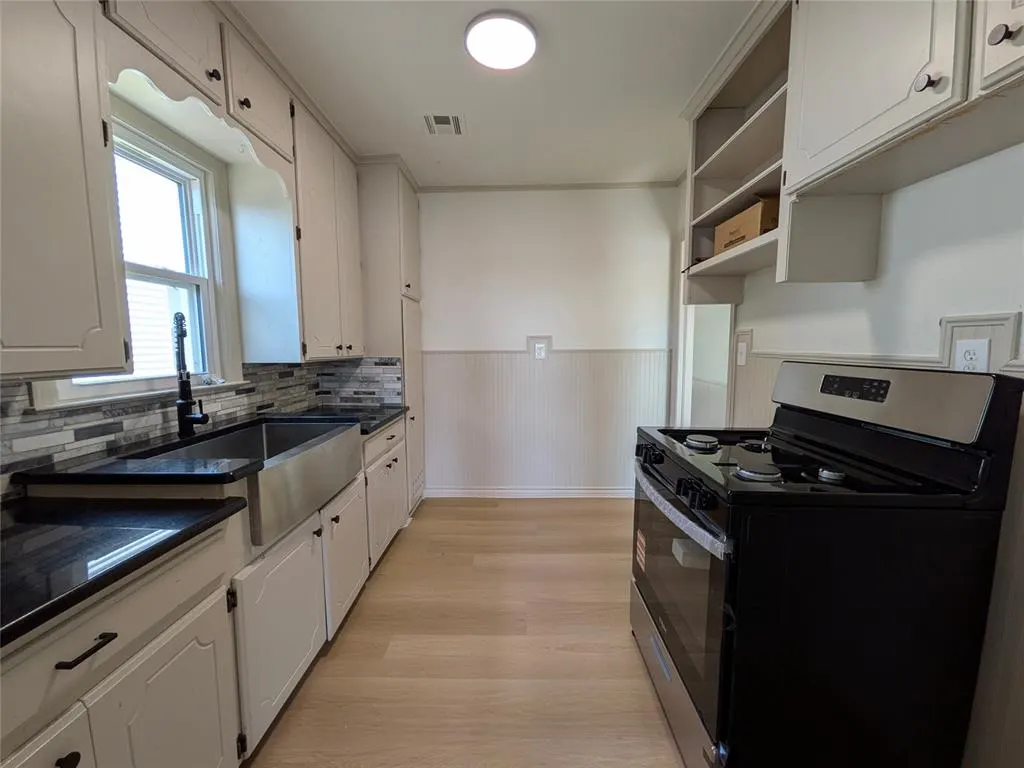 Photo 11 — 422 S 9th Street, Yukon, OK 73099