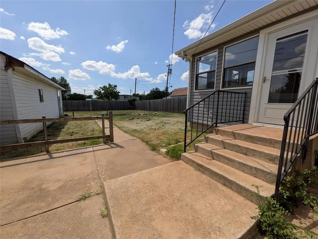 Photo 16 — 422 S 9th Street, Yukon, OK 73099
