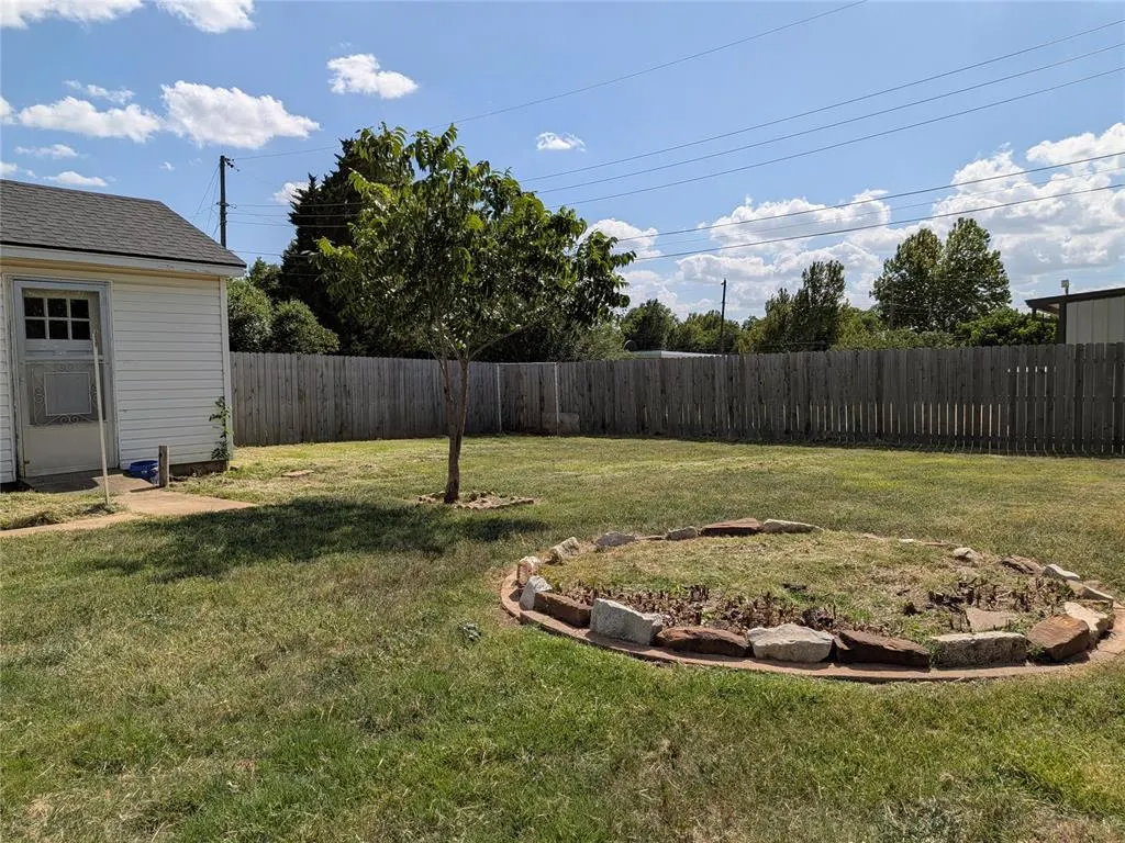 Photo 28 — 422 S 9th Street, Yukon, OK 73099