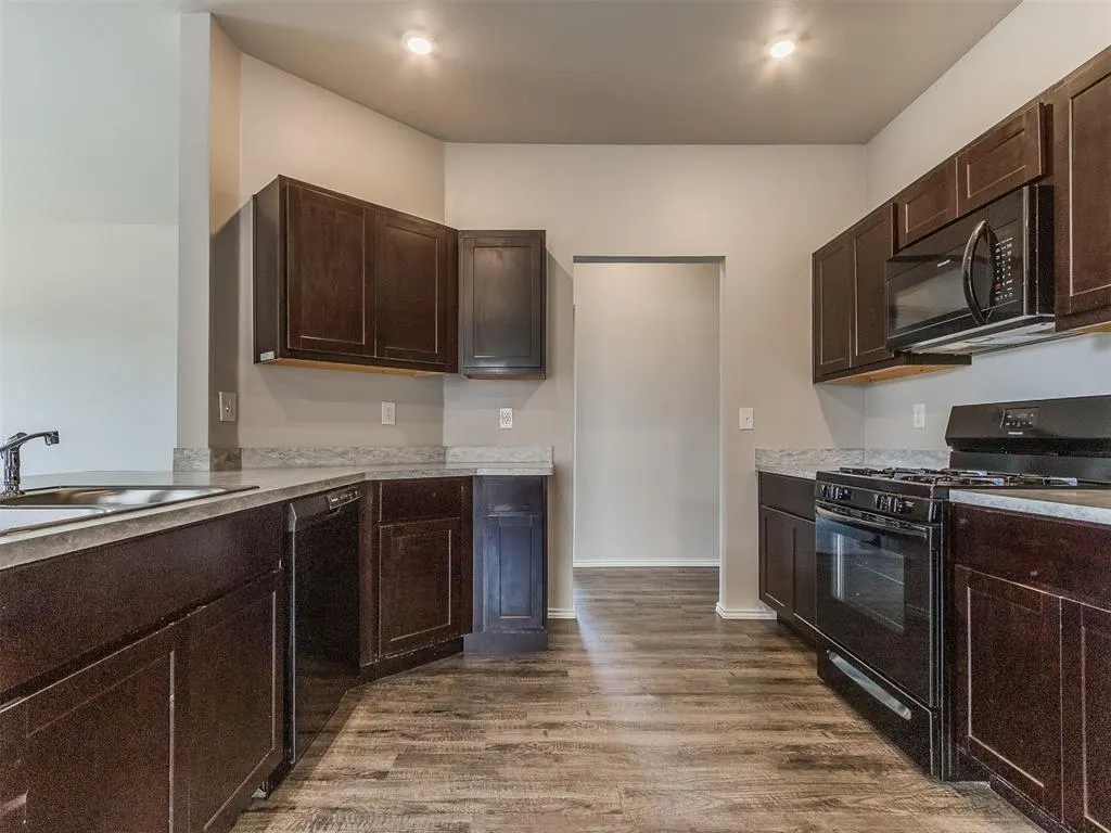 Photo 12 — 9500 Saddle Drive, Yukon, OK 73099