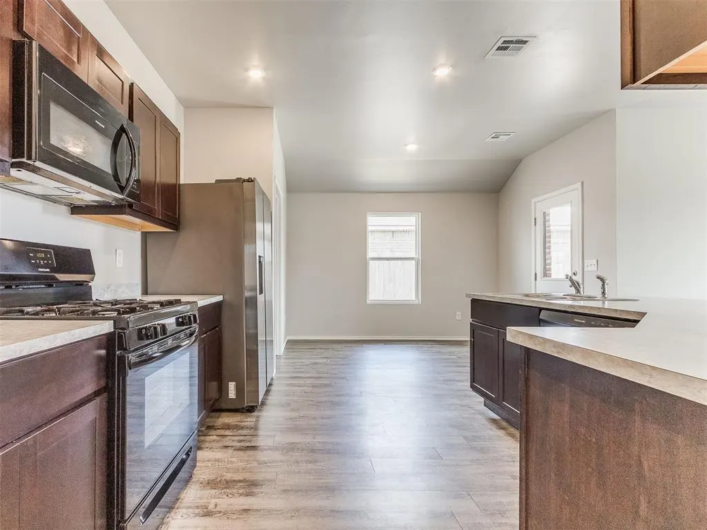 Photo 17 — 9500 Saddle Drive, Yukon, OK 73099