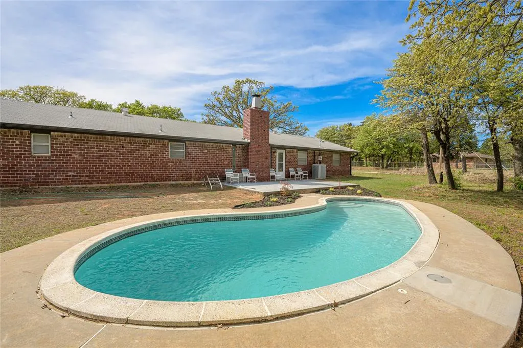 Photo 2 — 1172 Woodcrest Drive, Harrah, OK 73045